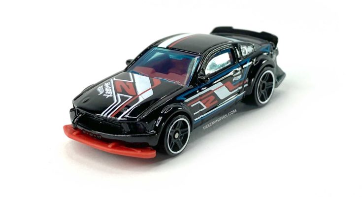 2005 Ford Mustang - Hot Wheels Collectable Car - Deezminifigs.com